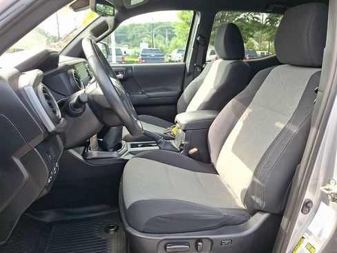 Certified 2020 Toyota Tacoma TRD Off-Road AWD/4WD image 13