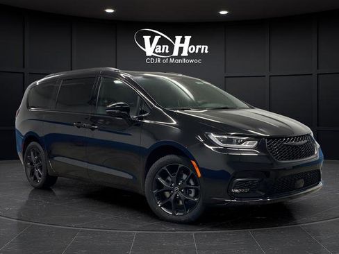 New 2026 Chrysler Pacifica Select w/ S Appearance Package AWD/4WD image 1