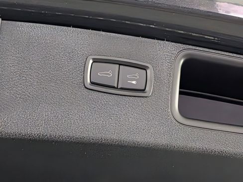 New 2026 Porsche Macan image 18