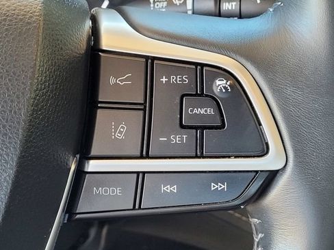 Used 2023 Toyota Highlander XLE AWD/4WD image 31