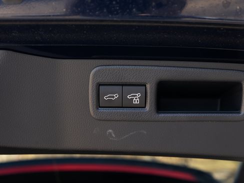 Used 2024 Toyota Venza XLE image 41