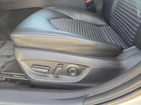 Used 2020 Toyota Camry SE image 24