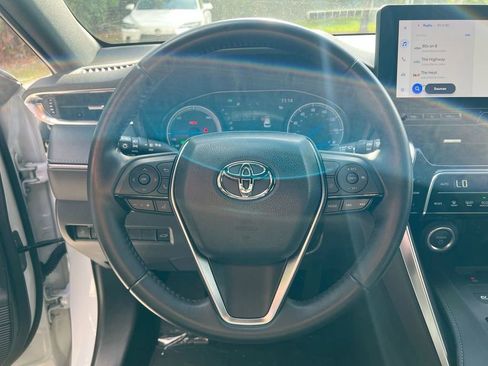 Used 2023 Toyota Venza Nightshade image 13