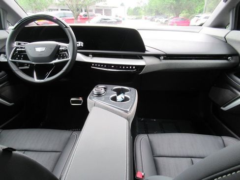 Certified 2025 Cadillac Optiq Sport 2 w/ LPO, Floor Liner Package AWD/4WD image 13