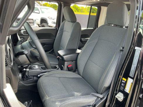 Used 2024 Jeep Wrangler Unlimited AWD/4WD image 18