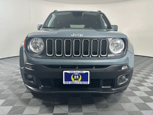 Used 2018 Jeep Renegade Latitude image 4