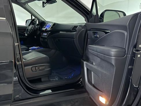 Used 2018 Honda Pilot Touring image 26