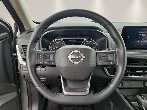 Used 2025 Nissan Rogue SV FWD image 18