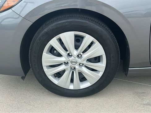 Used 2025 Nissan Sentra S image 6