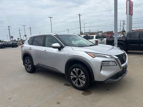 Used 2023 Nissan Rogue SV FWD image 2