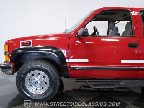 Used 1999 Chevrolet Suburban 2500 w/ Preferred Equipment Group 2 image 24