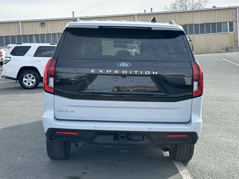 Used 2025 Ford Expedition Active image 10