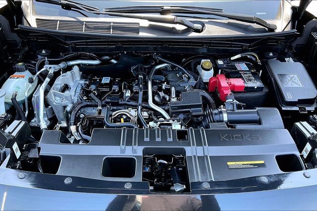 Certified 2025 Nissan Kicks SR FWD image 28