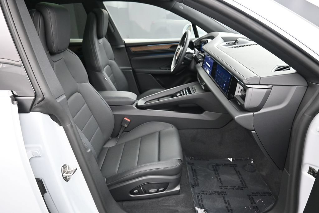 Certified 2026 Porsche Macan Electric RWD image 29
