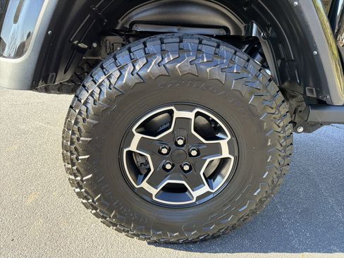 Used 2023 Jeep Gladiator Mojave image 17