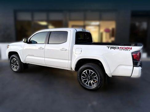 Used 2022 Toyota Tacoma TRD Sport w/ Technology Package image 4