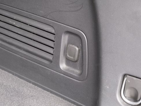 Used 2021 Buick Enclave Essence image 28