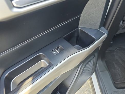 Used 2023 Ford Explorer XLT w/ Equipment Group 202A image 10