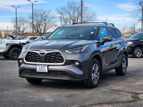 Used 2022 Toyota Highlander XLE image 4