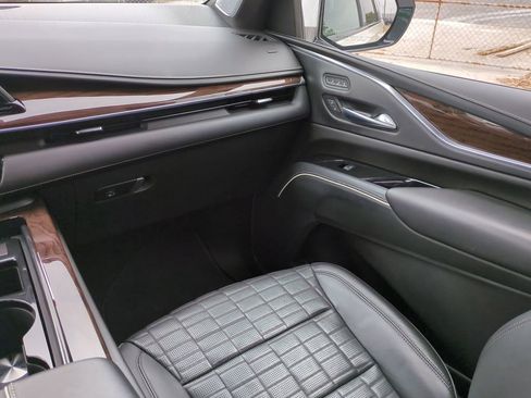 Used 2023 Cadillac Escalade ESV Sport Platinum image 16