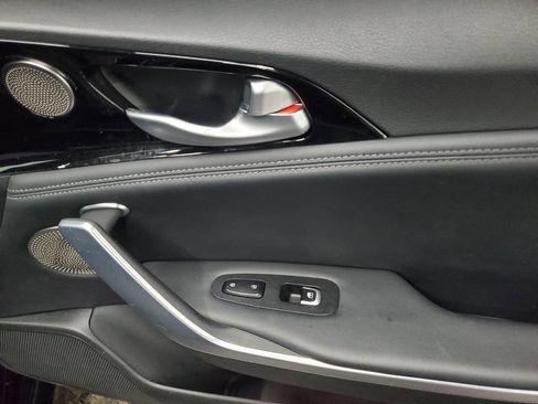 Used 2018 Kia Stinger Premium RWD image 16
