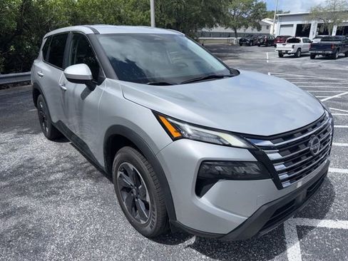 Used 2024 Nissan Rogue SV FWD image 3