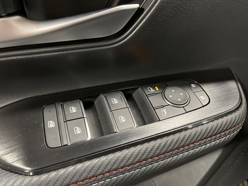 Used 2025 Nissan Kicks SR image 8