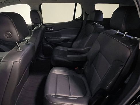 Used 2023 GMC Acadia SLT image 18
