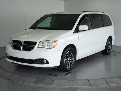 Used 2016 Dodge Grand Caravan SXT FWD image 3