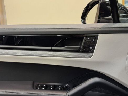 Used 2026 Porsche Cayenne image 24