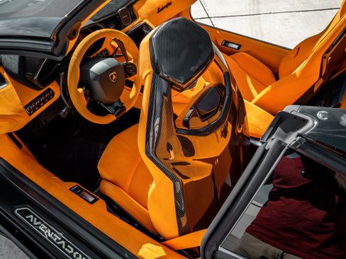 Used 2020 Lamborghini Aventador SVJ AWD/4WD image 3