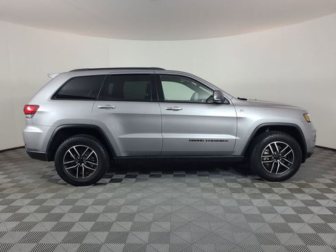 Used 2021 Jeep Grand Cherokee Trailhawk w/ Trailhawk Luxury Group AWD/4WD image 2