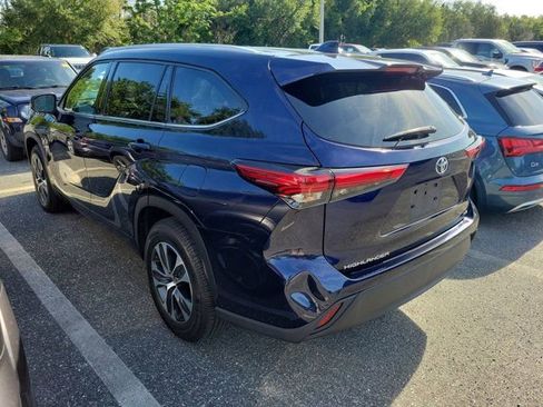 Used 2022 Toyota Highlander XLE image 6