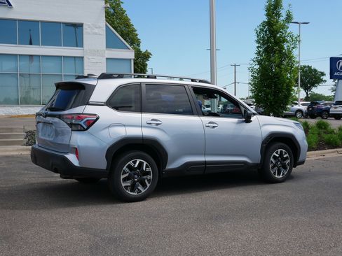 Used 2025 Subaru Forester Premium AWD/4WD image 3