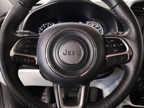 Used 2022 Jeep Renegade Latitude w/ Convenience Group image 3