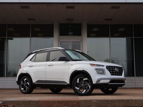 New 2026 Hyundai Venue SEL image 2