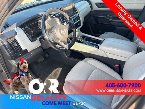 Used 2024 Nissan Pathfinder SV image 16