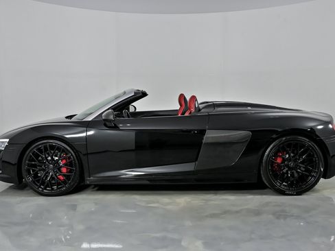 Used 2017 Audi R8 V10 w/ Carbon Exterior Package image 8