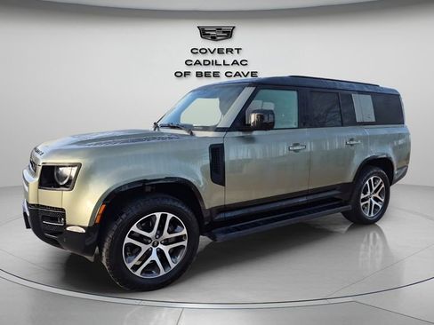 Used 2024 Land Rover Defender 130 X-Dynamic SE image 4