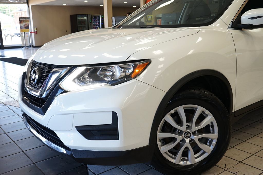 Used 2017 Nissan Rogue SV AWD/4WD image 22