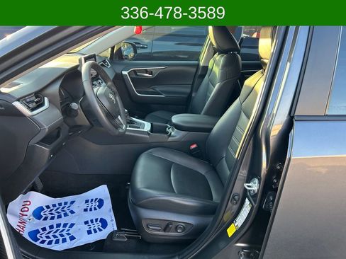 Used 2023 Toyota RAV4 XLE Premium image 9