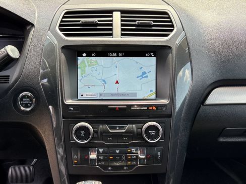 Used 2018 Ford Explorer XLT w/ Equipment Group 202A FWD image 24