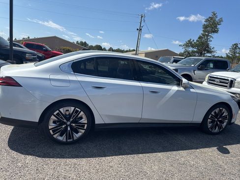 Used 2024 BMW 530i w/ Executive Package image 14