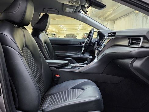 Used 2020 Toyota Camry SE FWD image 22