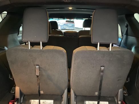 Used 2017 Ford Explorer XLT AWD/4WD image 15