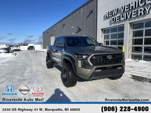 Used 2024 Toyota Tacoma TRD Off-Road w/ TRD Off Road Upgrade Package image 1