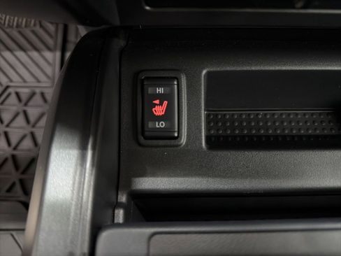 Used 2023 Nissan Titan SV w/ SV Convenience Package image 43