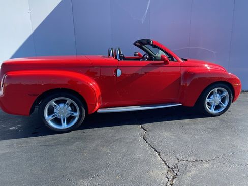 Used 2003 Chevrolet SSR w/ Preferred Equipment Group image 14