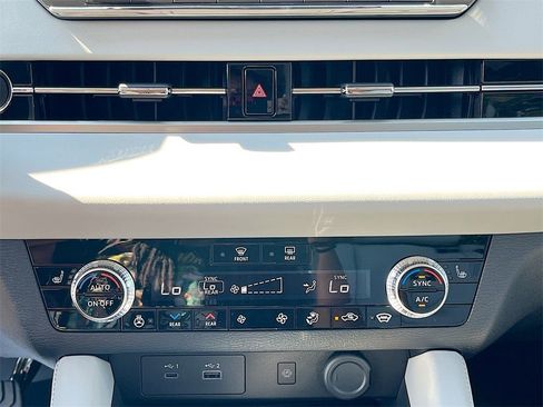 New 2025 Mitsubishi Outlander SEL image 16