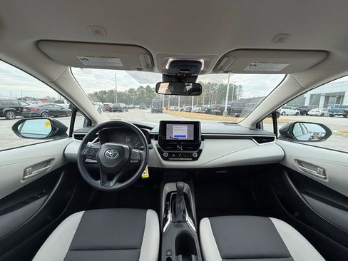 Used 2025 Toyota Corolla LE image 12